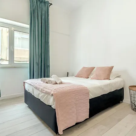 Estrela House By Homing Гостьовий будинок *